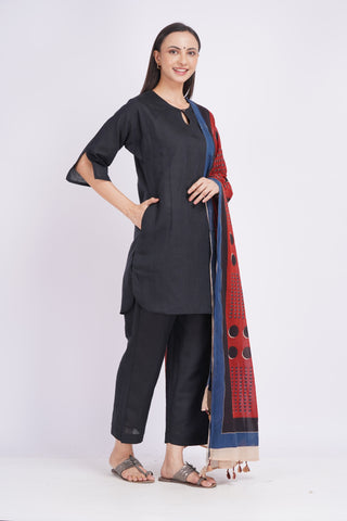 Vasudha Kurta + Dupatta Set- Black Maroon